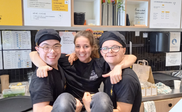 Jean-Hugues et Joseph viennent d’intégrer l’équipe du Café Joyeux d’Angers !